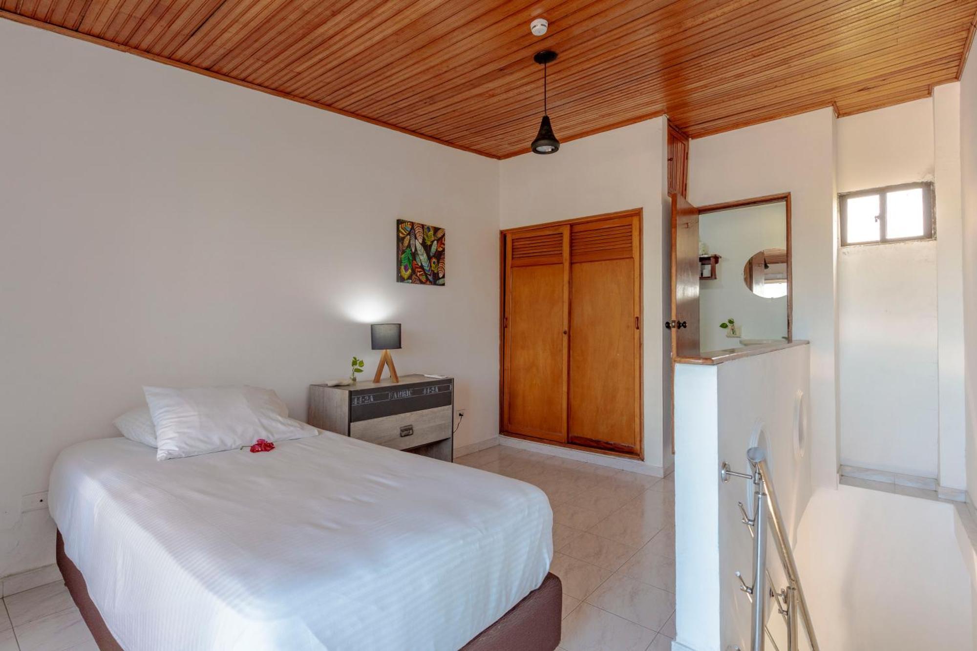 Mucura & Hotel 3*